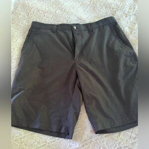 Men’s golf shorts